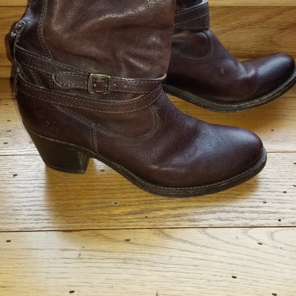 Frye boots with straps & buckles broken in! - Picture 10 of 16